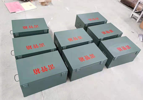 长征镇炸药箱和雷管箱一般是怎么存放的？